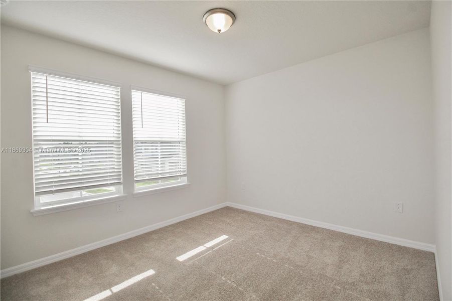 Spacious, unfurnished interior of a new home in , Clermont (Image 26).