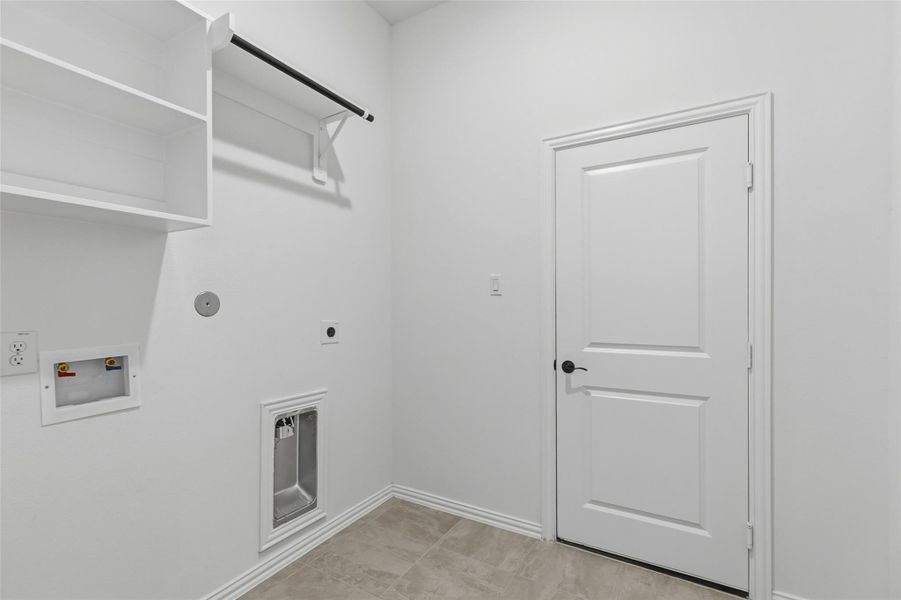 Spacious, unfurnished interior of a new home in Aldeana, Bonney (Image 28).