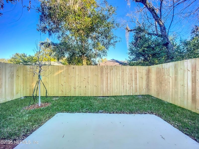 Exterior details and patio area of a home in , Jacksonville (Image 4).