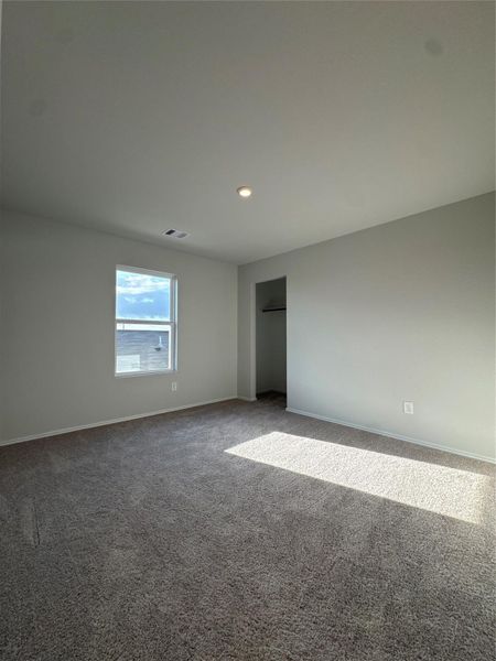 Spacious, unfurnished interior of a new home in Santa Fe, Cleveland (Image 8). Spacious, unfurnished interior of a new home in Santa Fe, Cleveland (Image 8).