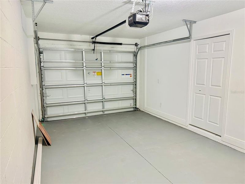 Spacious, unfurnished interior of a new home in , Tampa (Image 10).