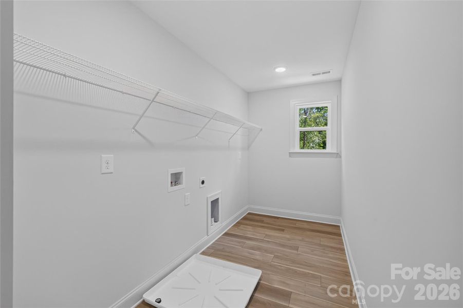 Spacious, unfurnished interior of a new home in , Harrisburg (Image 30).