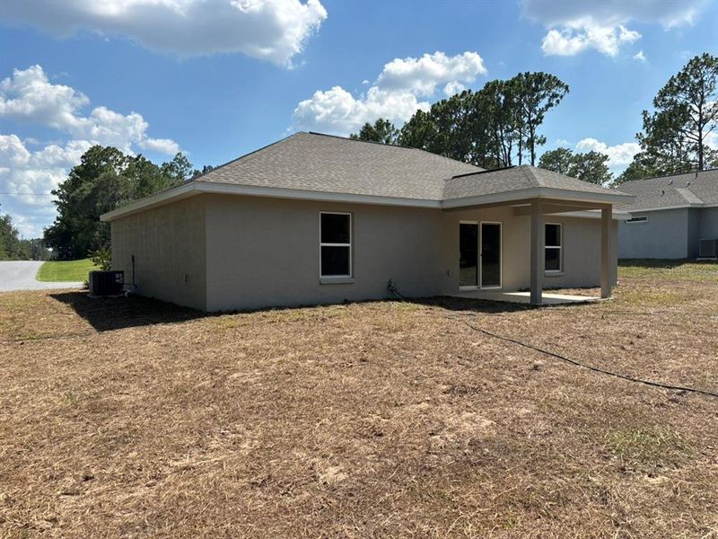 Exterior details and patio area of a home in , Dunnellon (Image 4).