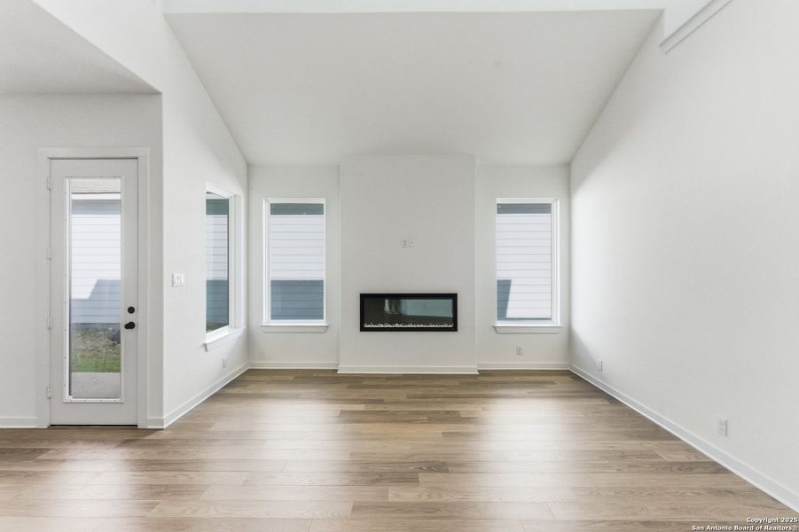 Spacious, unfurnished interior of a new home in The Crossvine – Garden Homes, Schertz (Image 31). Spacious, unfurnished interior of a new home in The Crossvine – Garden Homes, Schertz (Image 31).