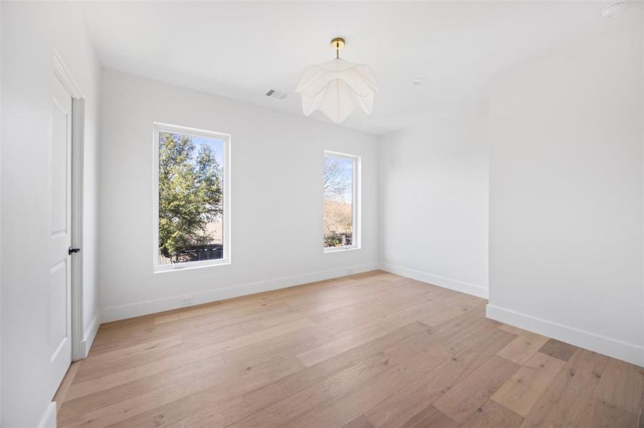 Spacious, unfurnished interior of a new home in , Dallas (Image 34).