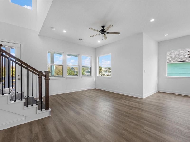 Spacious, unfurnished interior of a new home in , Galveston (Image 12).