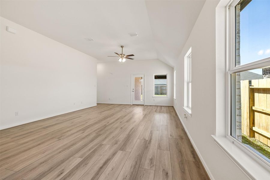 Spacious, unfurnished interior of a new home in River Ranch, Dayton (Image 24).