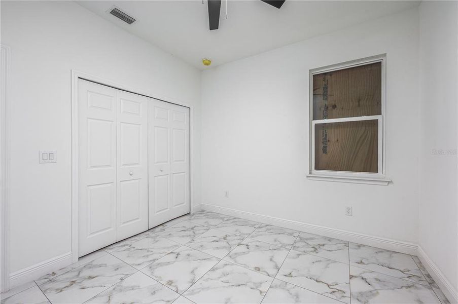 Spacious, unfurnished interior of a new home in , Tampa (Image 23).