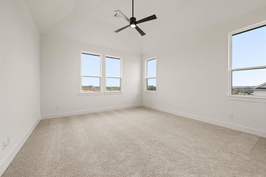 Spacious, unfurnished interior of a new home in Bella Crossing, Fort Worth (Image 32).