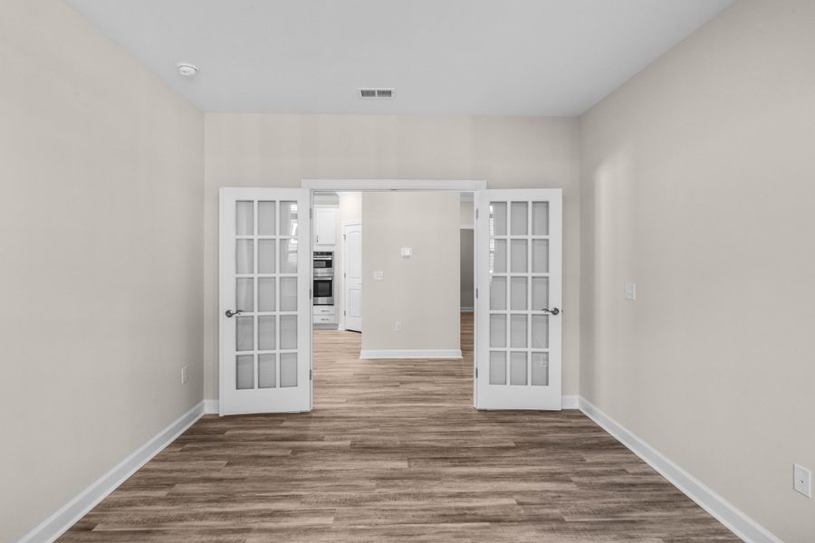 Spacious, unfurnished interior of a new home in Coastal Club of the Carolinas, Calabash (Image 15).
