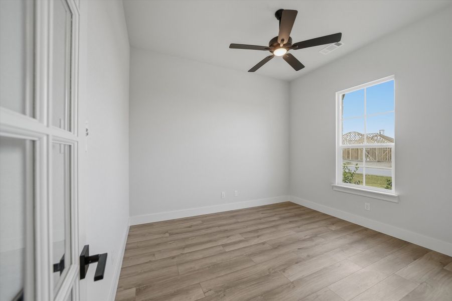 Spacious, unfurnished interior of a new home in Eagle Ridge Estates, Weatherford (Image 21).