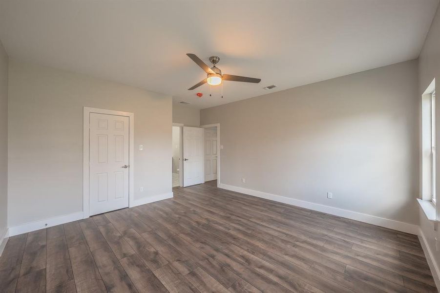 Spacious, unfurnished interior of a new home in , Greenville (Image 27).