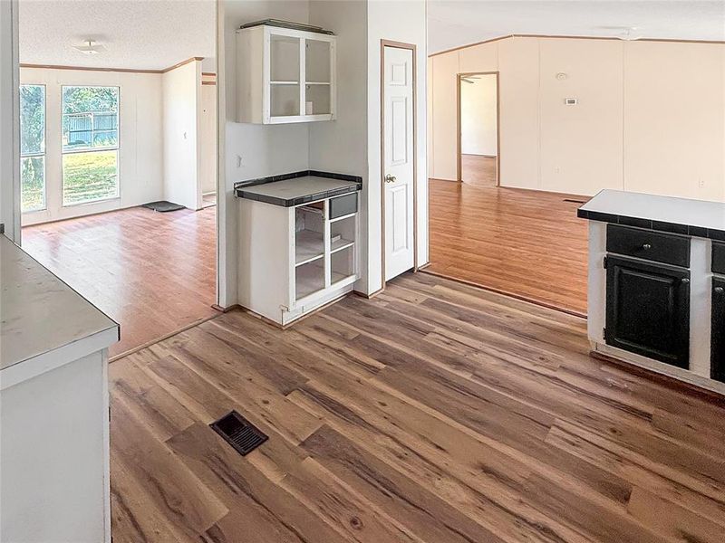 Spacious, unfurnished interior of a new home in , Eastland (Image 9).