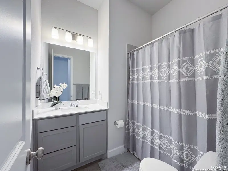 Furnished interior view inside a new home in Cibolo Canyons 50', San Antonio (Image 10). Furnished interior view inside a new home in Cibolo Canyons 50', San Antonio (Image 10).