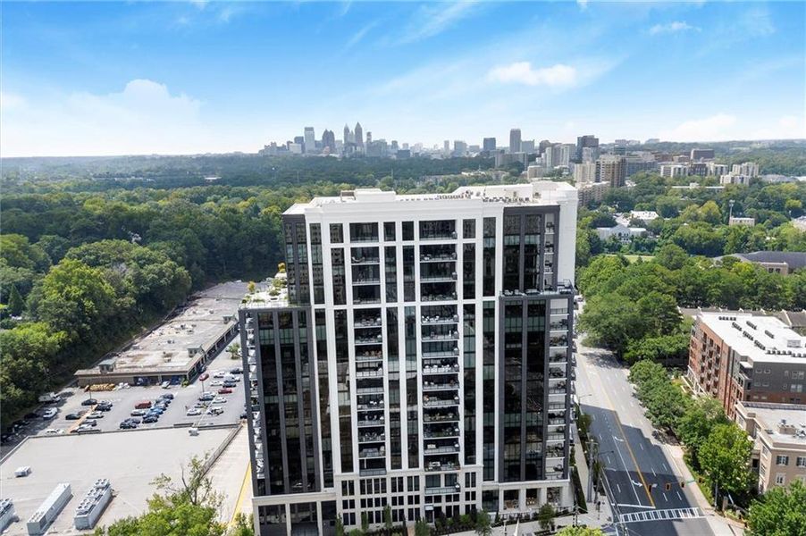 Condo located in Atlanta, GA showcasing its design and architecture (Image 29).