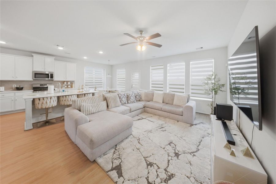 Furnished interior view inside a new home in Sierra Vista, Iowa Colony (Image 36).