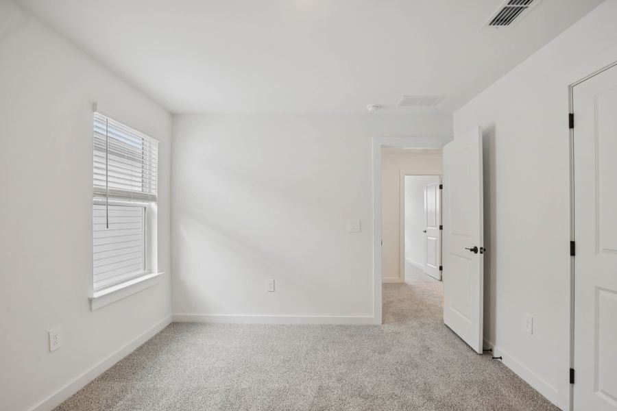 Spacious, unfurnished interior of a new home in Mission Hills, La Vergne (Image 13).