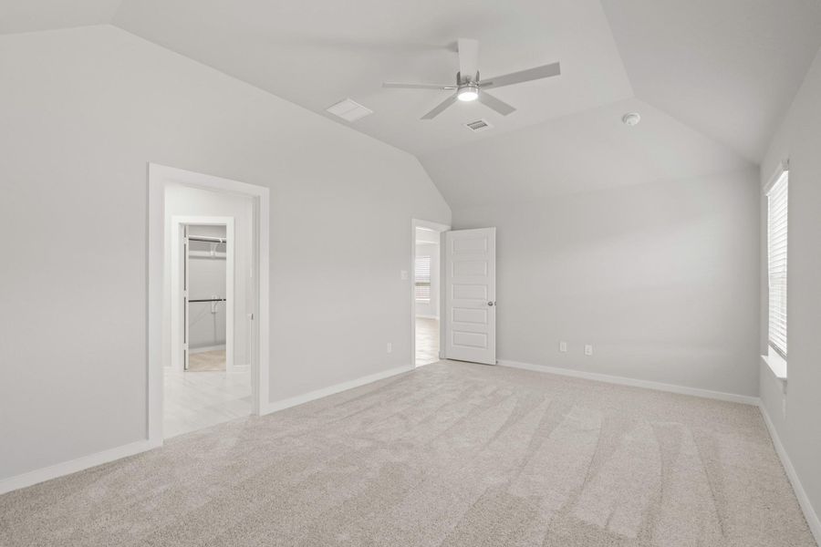 Spacious, unfurnished interior of a new home in Sunterra North, Katy (Image 20).