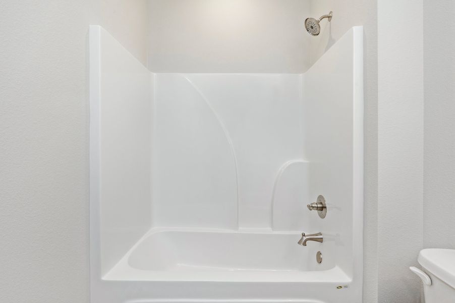 Representative interior finishes for a home built from the Georgia by CJL Homes in McCarthy Estates, Defuniak Springs (Image 15).