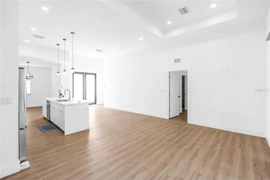 Spacious, unfurnished interior of a new home in , Clewiston (Image 35).