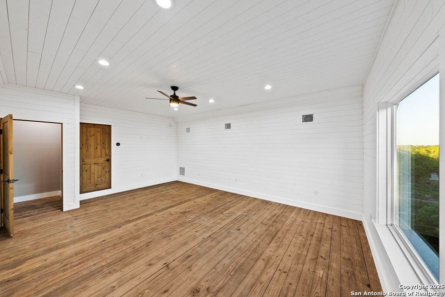 Spacious, unfurnished interior of a new home in , Kerrville (Image 21).