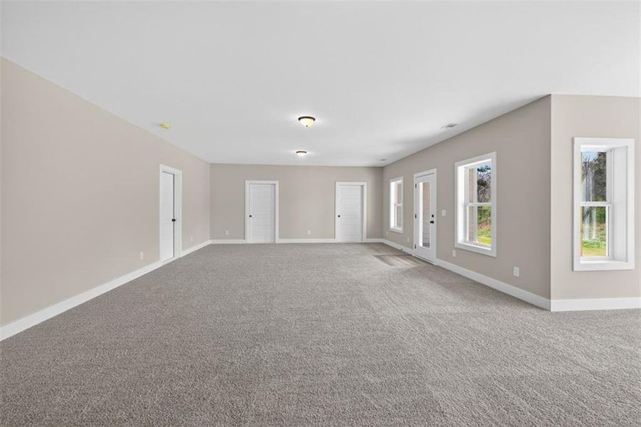 Spacious, unfurnished interior of a new home in , Bethlehem (Image 24).