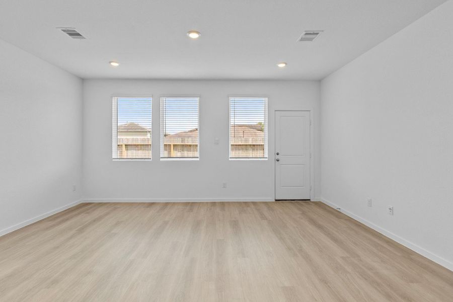 Spacious, unfurnished interior of a new home in Legacy Park, Houston (Image 12).