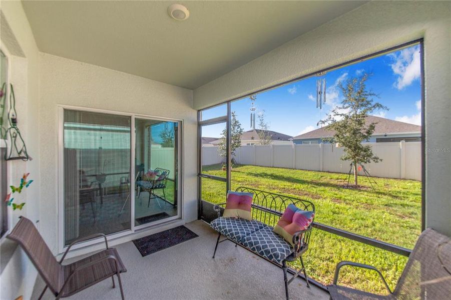 Exterior details and patio area of a home in Bradbury Creek, Haines City (Image 28).