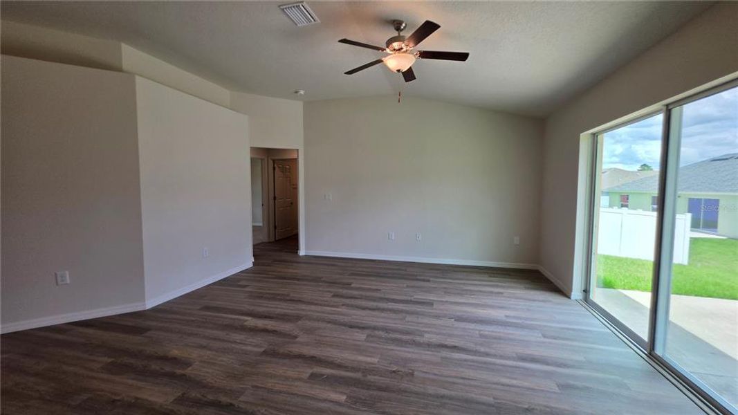 Spacious, unfurnished interior of a new home in , Citrus Springs (Image 15).