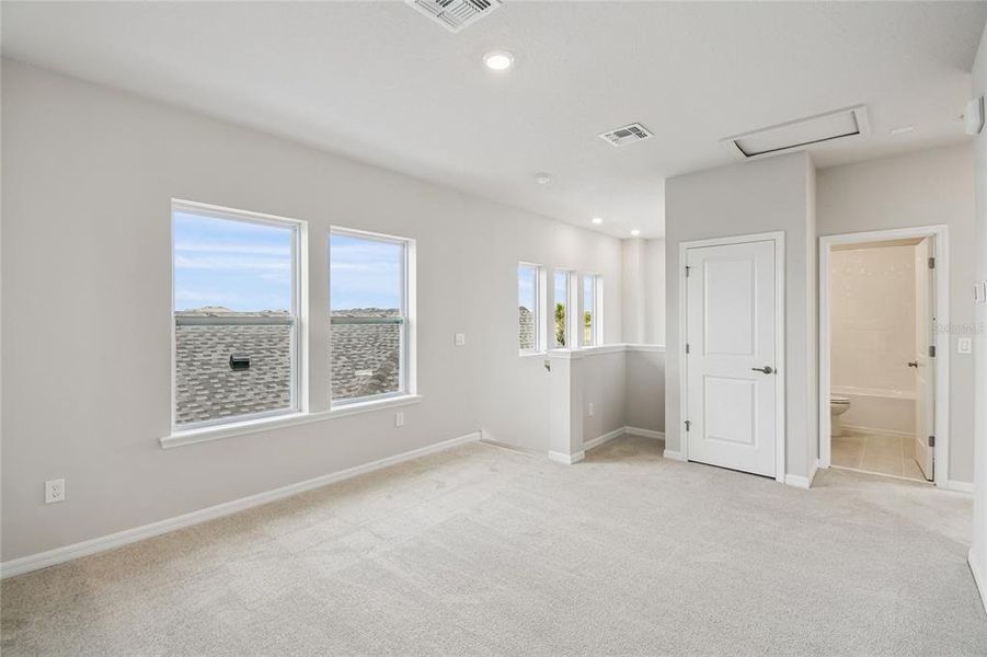 Spacious, unfurnished interior of a new home in Weslyn Park in Sunbridge 34', St. Cloud (Image 21).