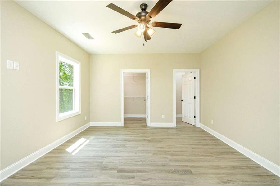Spacious, unfurnished interior of a new home in , Gainesville (Image 12).