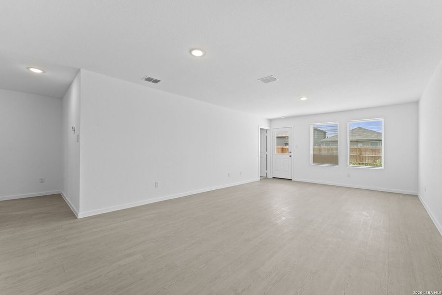 Spacious, unfurnished interior of a new home in Higdon Crossing, San Antonio (Image 26). Spacious, unfurnished interior of a new home in Higdon Crossing, San Antonio (Image 26).