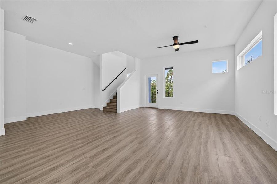 Spacious, unfurnished interior of a new home in , St. Petersburg (Image 30).