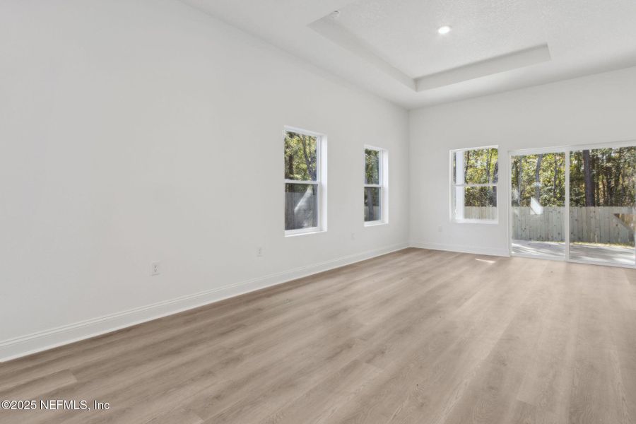 Spacious, unfurnished interior of a new home in , Middleburg (Image 32).