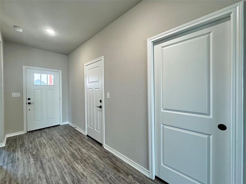 Spacious, unfurnished interior of a new home in , Mabank (Image 13).