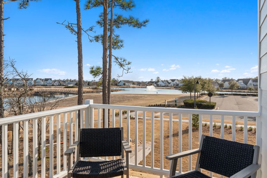 Representative exterior details of a home built from the Joliet by Pulte Homes in Lakeside Townes at Riverlights, Wilmington (Image 25).