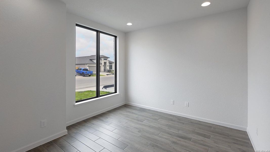 Spacious, unfurnished interior of a new home in Haby Hill, San Antonio (Image 23).