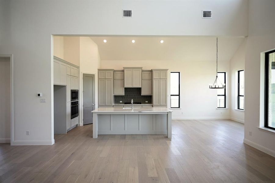 Kitchen with Island and Breakfast Bar