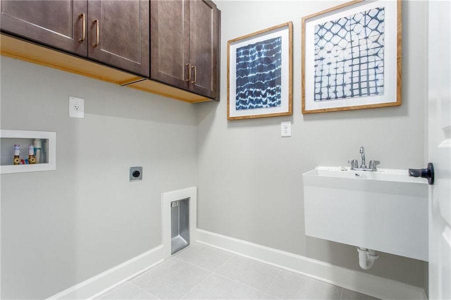 Furnished interior view inside a new home in Cresswind Georgia at Twin Lakes, Hoschton (Image 26). Furnished interior view inside a new home in Cresswind Georgia at Twin Lakes, Hoschton (Image 26).