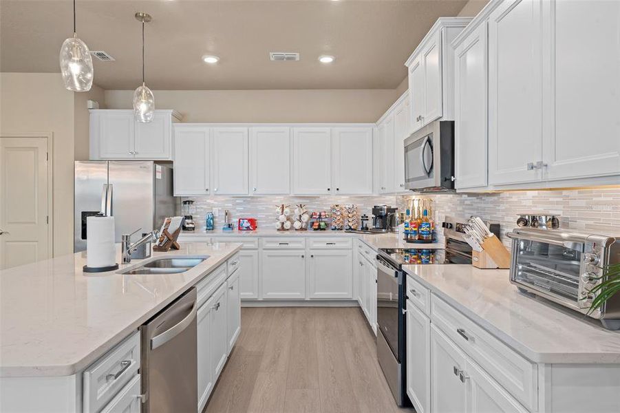 Furnished interior view inside a new home in Windsor Cay Resort, Clermont (Image 5).