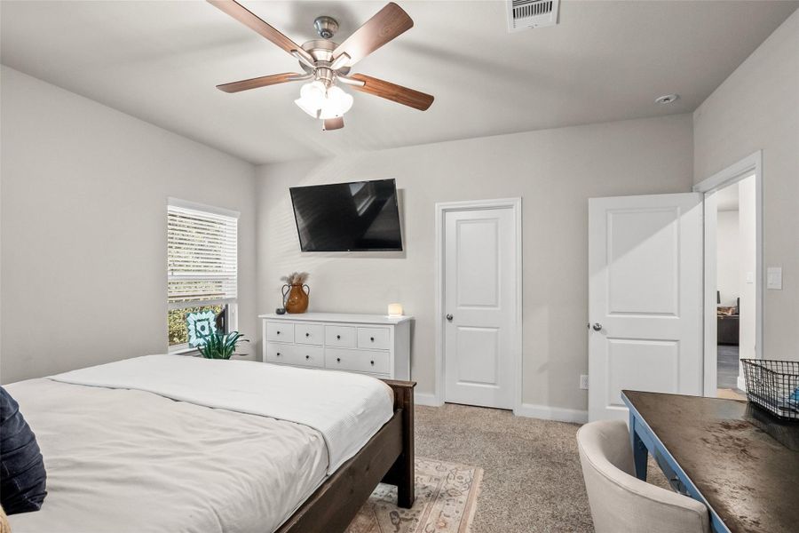 Furnished interior view inside a new home in , Conroe (Image 13).