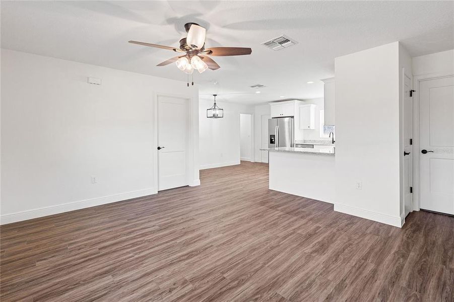 Spacious, unfurnished interior of a new home in , Williston (Image 21).