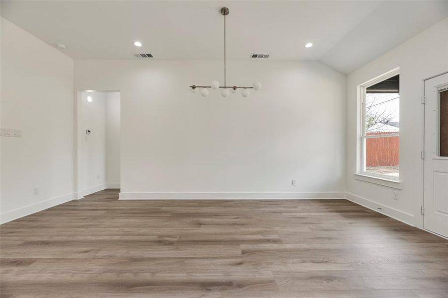 Spacious, unfurnished interior of a new home in , Dallas (Image 27).