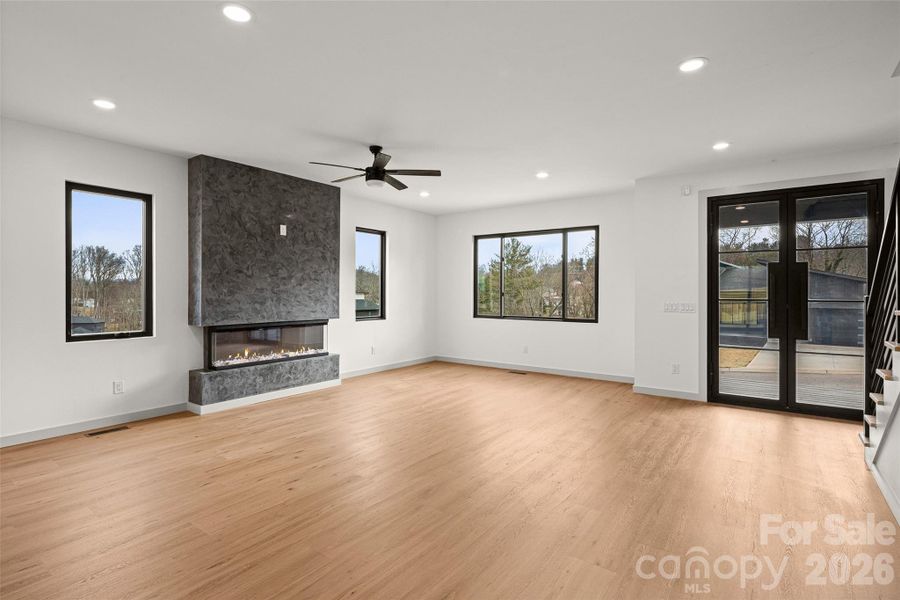 Spacious, unfurnished interior of a new home in , Asheville (Image 24).