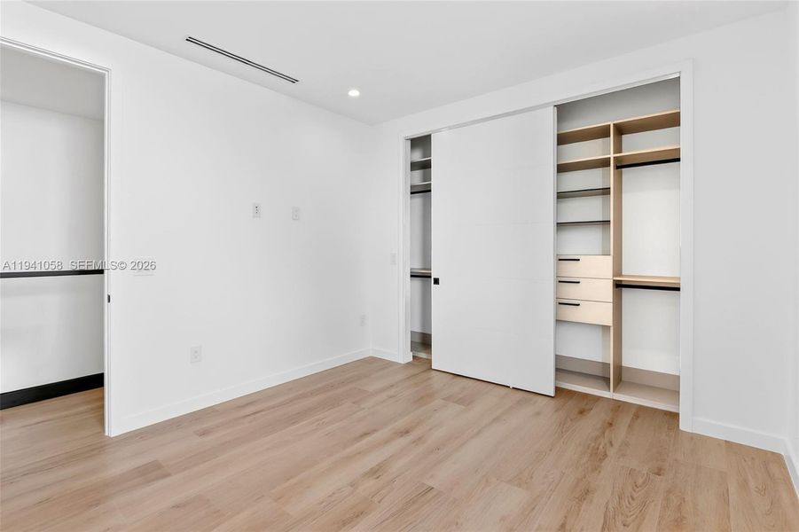 Spacious, unfurnished interior of a new home in , Miami (Image 19).