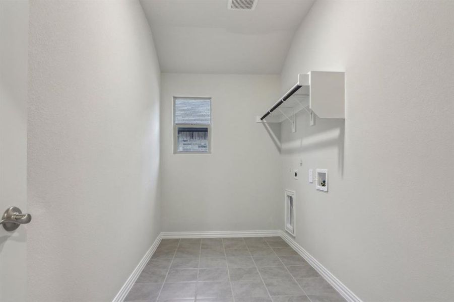 Photo is not of the actual home, but is an inspirational photo of builder’s model home and may depict options, furnishings, and/or decorator features that are not included.