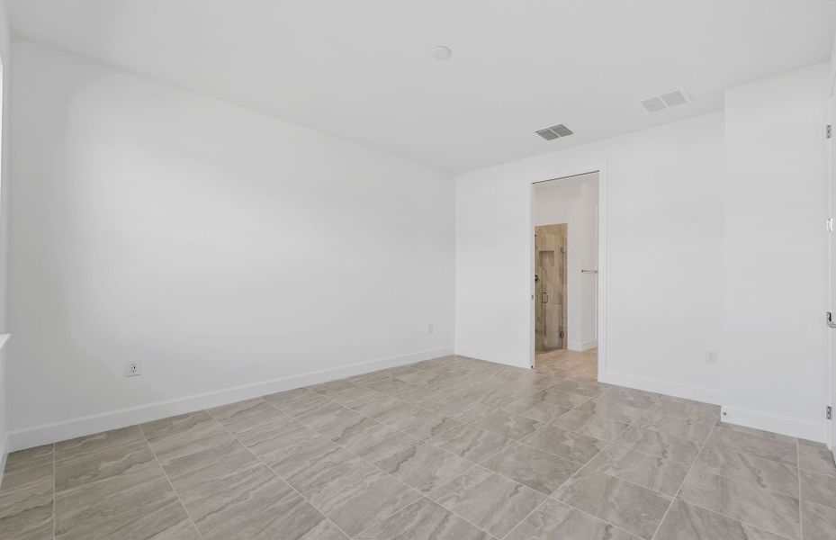 Spacious, unfurnished interior of a new home in Legacy Groves, Nokomis (Image 14).