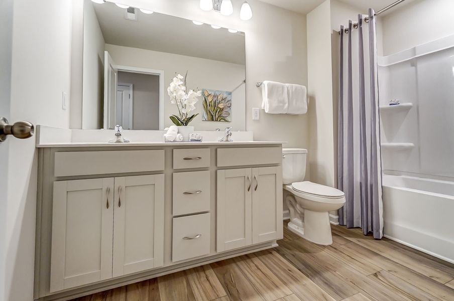 Photo representation of the Eldorado plan. Colors, finishes and options will vary. Photo representation of the Eldorado plan. Colors, finishes and options will vary.