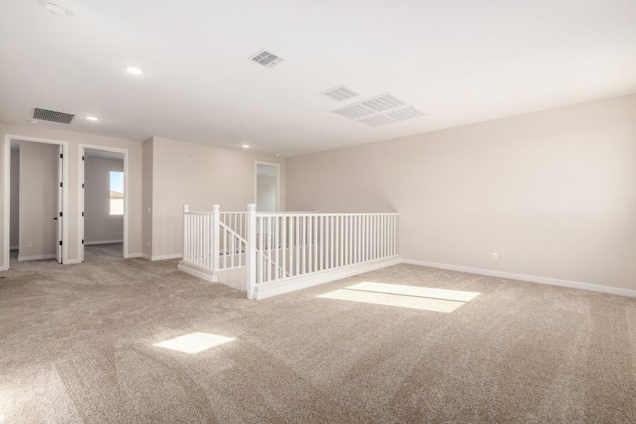 Spacious, unfurnished interior of a new home in Wildera, San Tan Valley (Image 10).