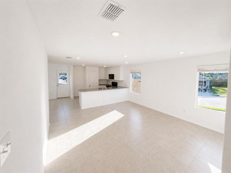 Spacious, unfurnished interior of a new home in Wright Farms: Watermill Collection, Dallas (Image 14).